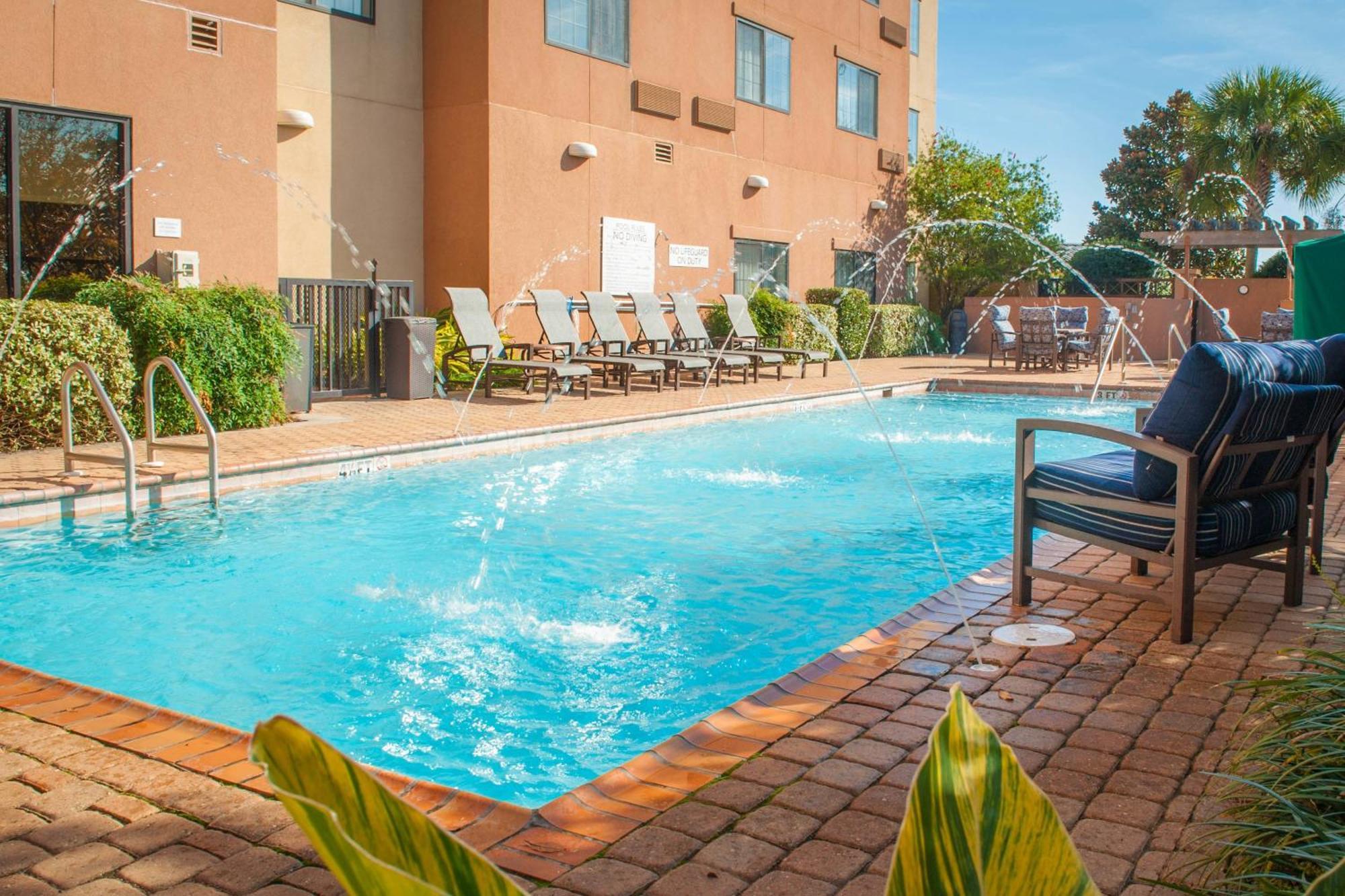 Courtyard By Marriott Pensacola Downtown Hotel Exterior photo