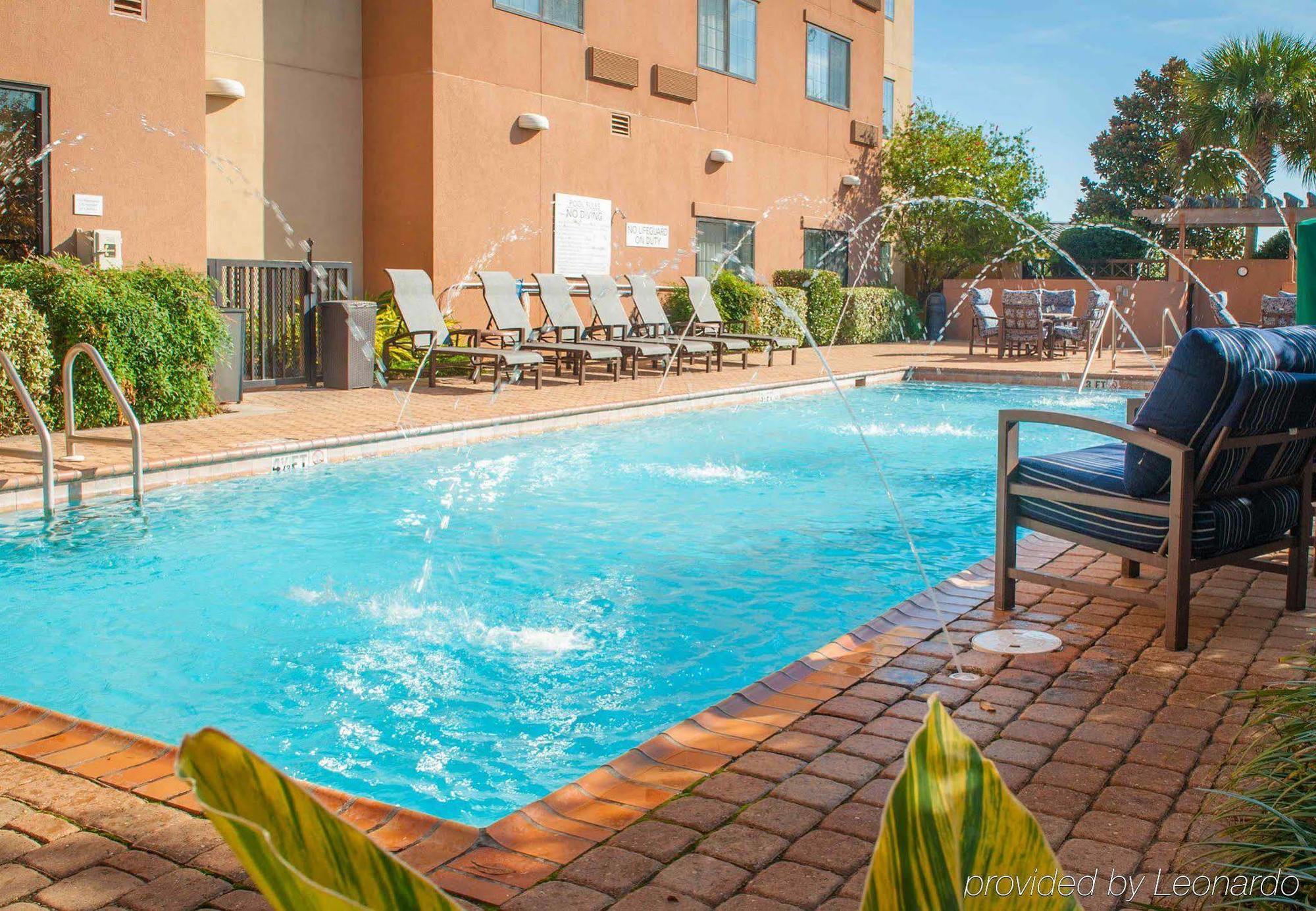 Courtyard By Marriott Pensacola Downtown Hotel Exterior photo