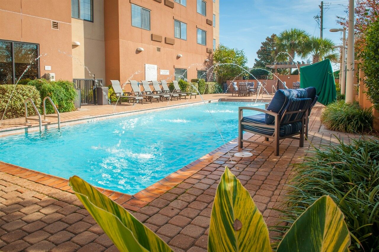 Courtyard By Marriott Pensacola Downtown Hotel Exterior photo