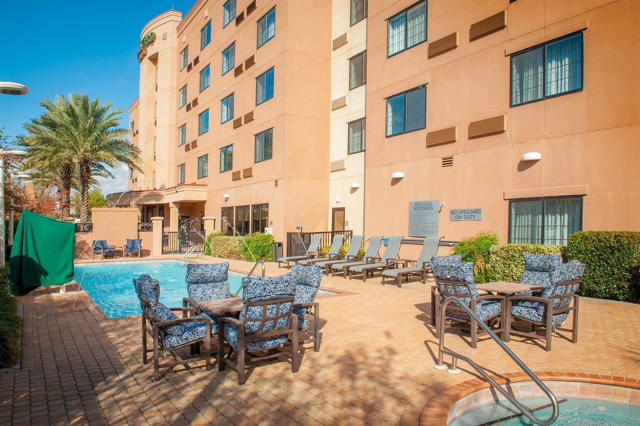 Courtyard By Marriott Pensacola Downtown Hotel Exterior photo