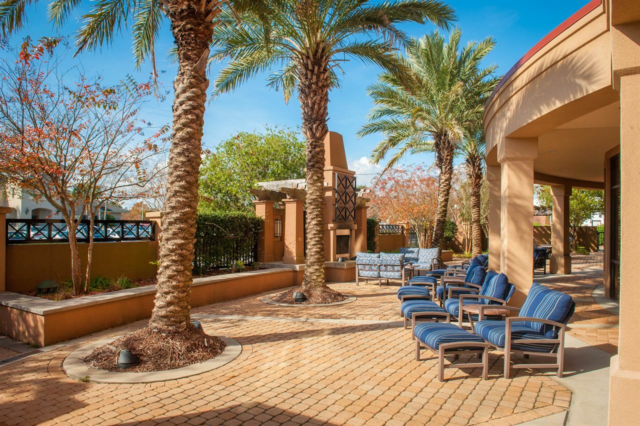 Courtyard By Marriott Pensacola Downtown Hotel Exterior photo